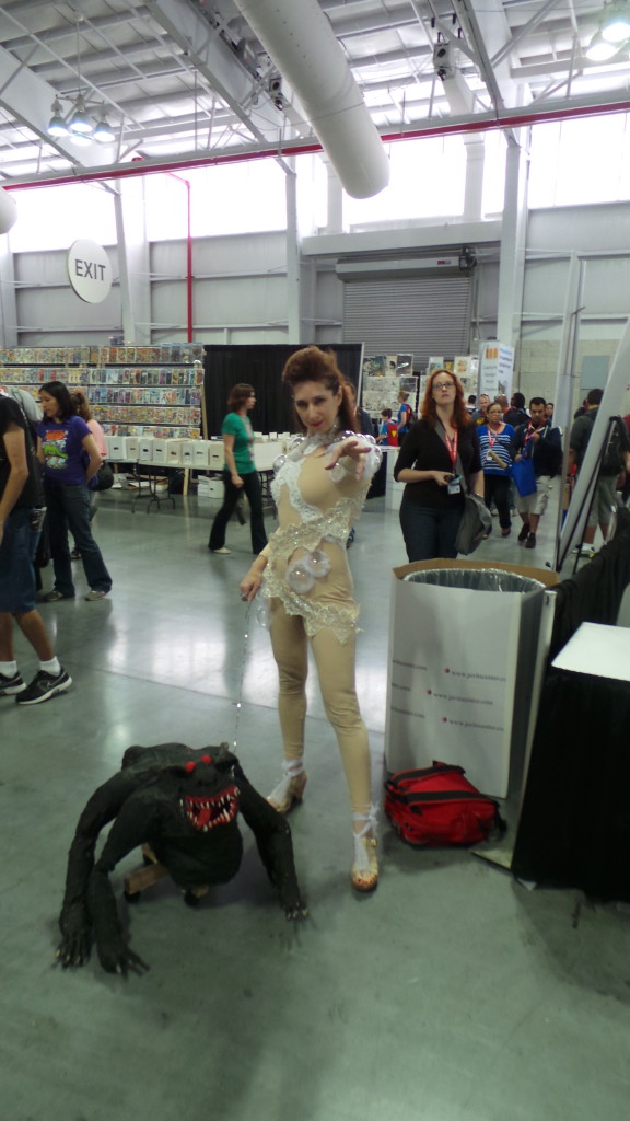 Gozer! I've never seen anyone cosplay Gozer before. This costume rocks!